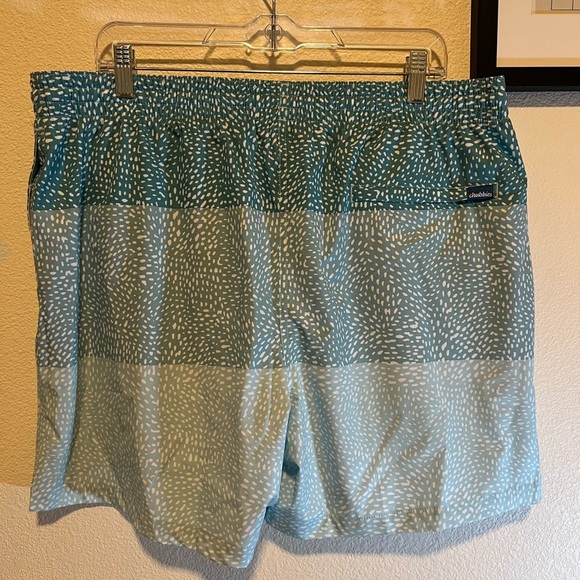 Chubbies Teal and White Patterned Swim Trunks size xxl - Picture 4 of 8